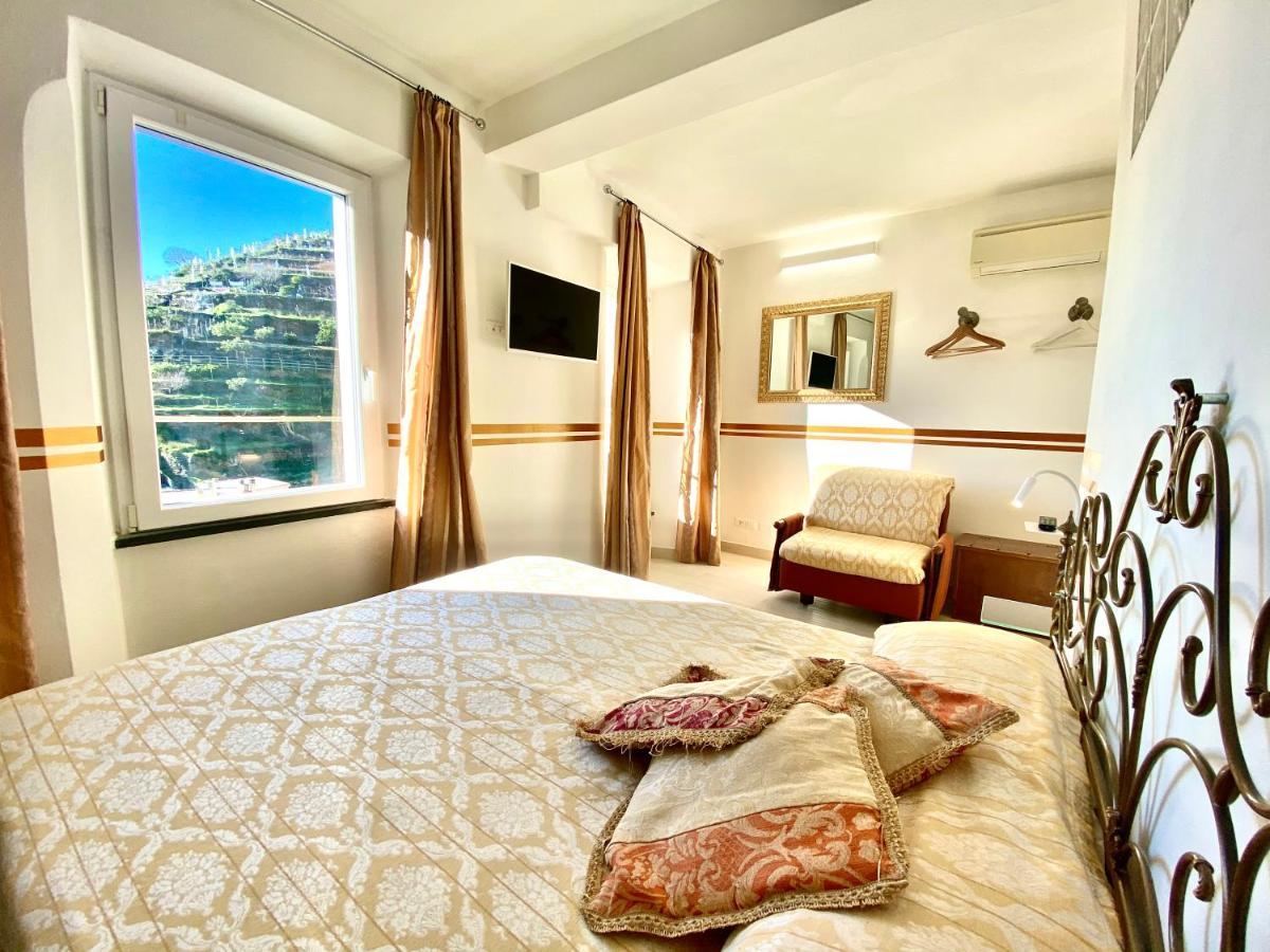 The Manarola Main Plaza Otel Dış mekan fotoğraf