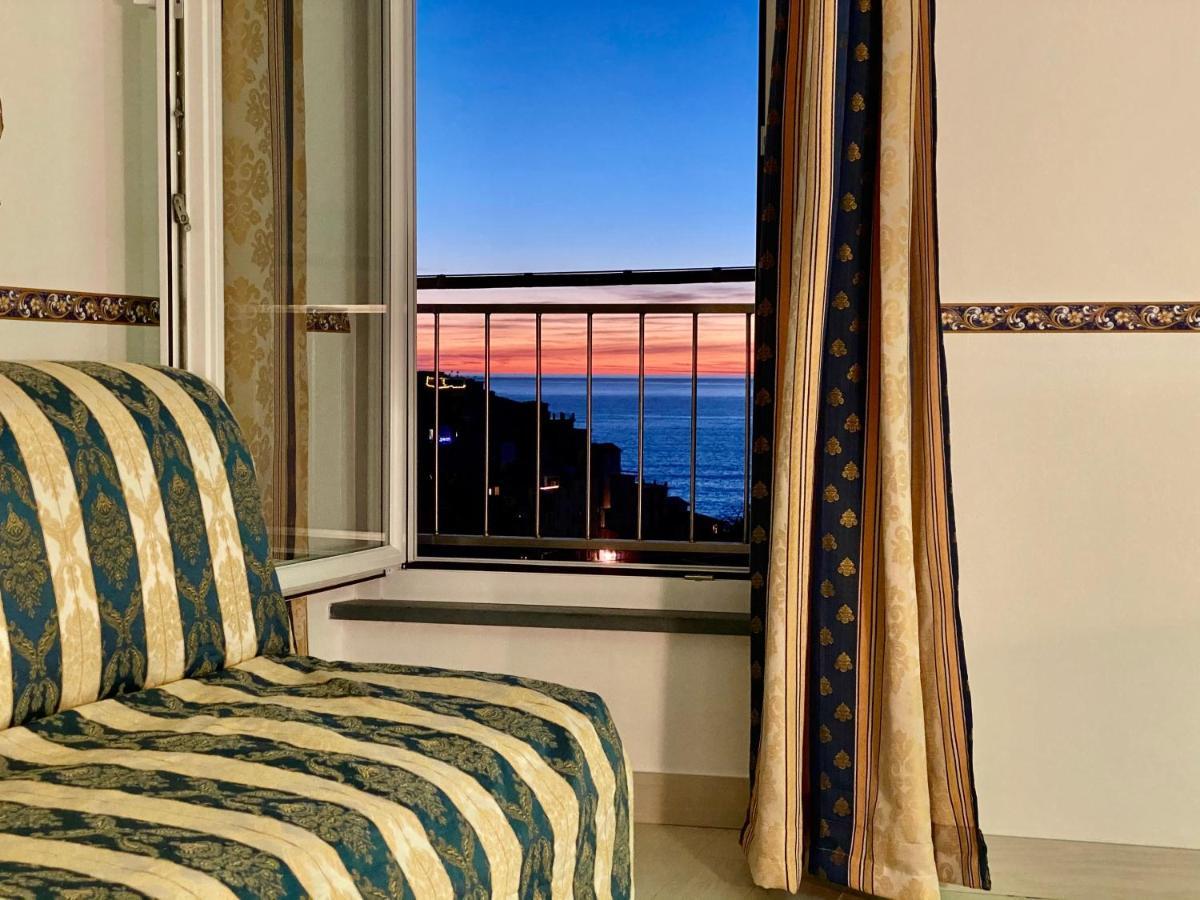 The Manarola Main Plaza Otel Dış mekan fotoğraf