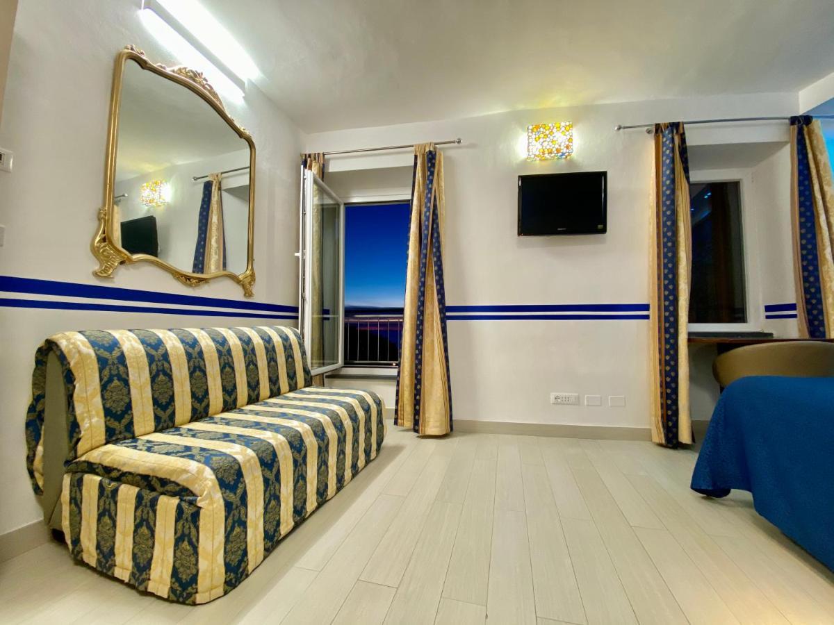 The Manarola Main Plaza Otel Dış mekan fotoğraf