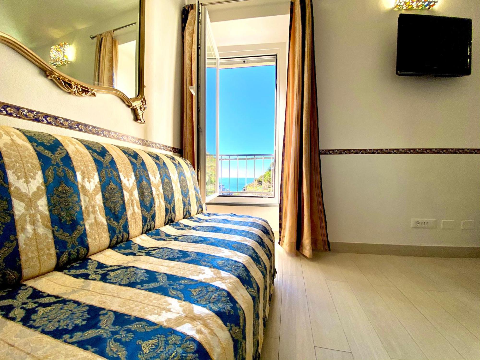 The Manarola Main Plaza Otel Dış mekan fotoğraf