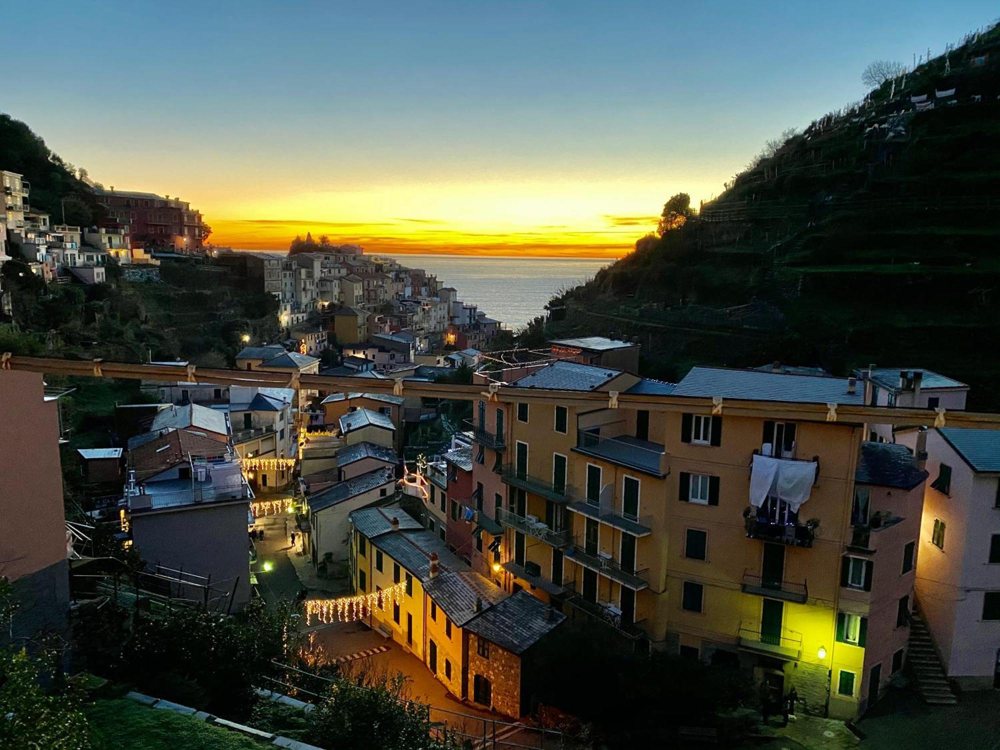 The Manarola Main Plaza Otel Dış mekan fotoğraf